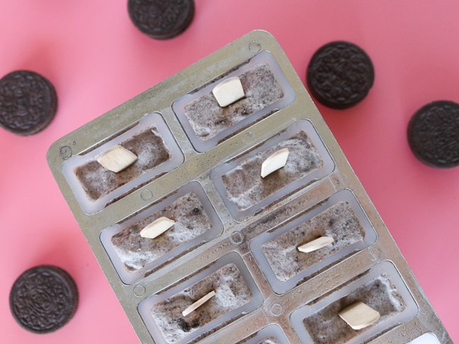 Healthier Popsicle Recipe: Cookies & Cream Yogurt Pops