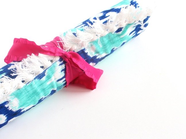 diy-travel-jewelry-case-rolled-up-with-a-pink-bow