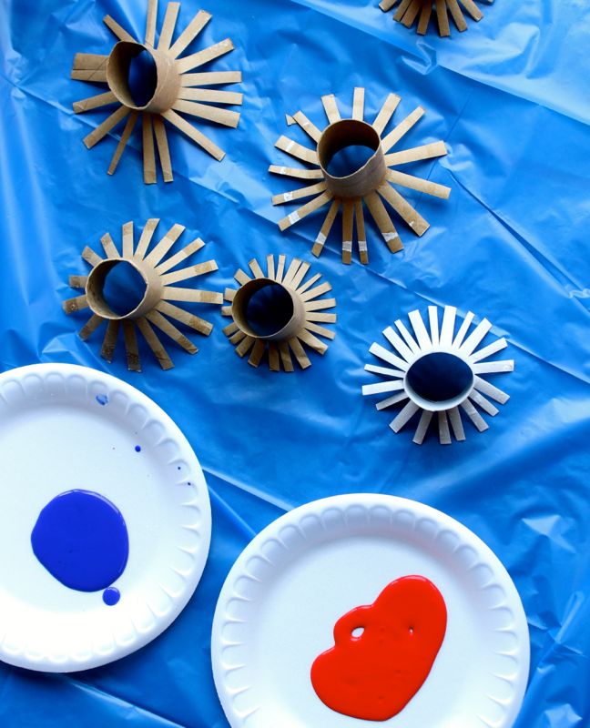 toilet-paper-rolls-paint-red-blue-fireworks-craft-project