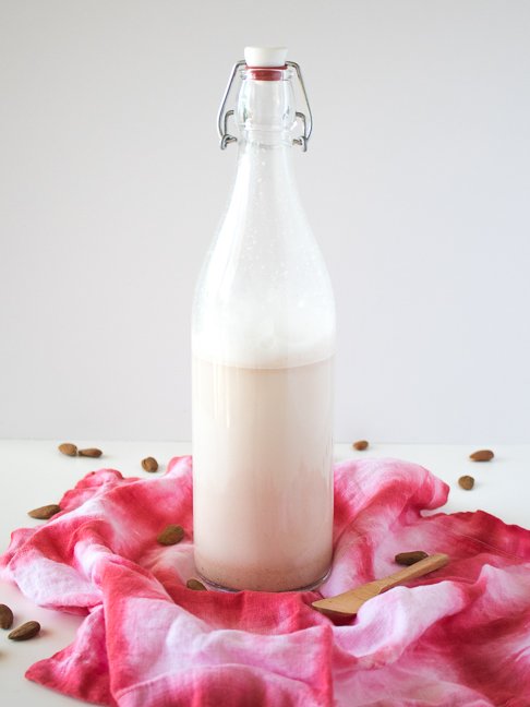How to Make, Store and Use Almond Milk at Home