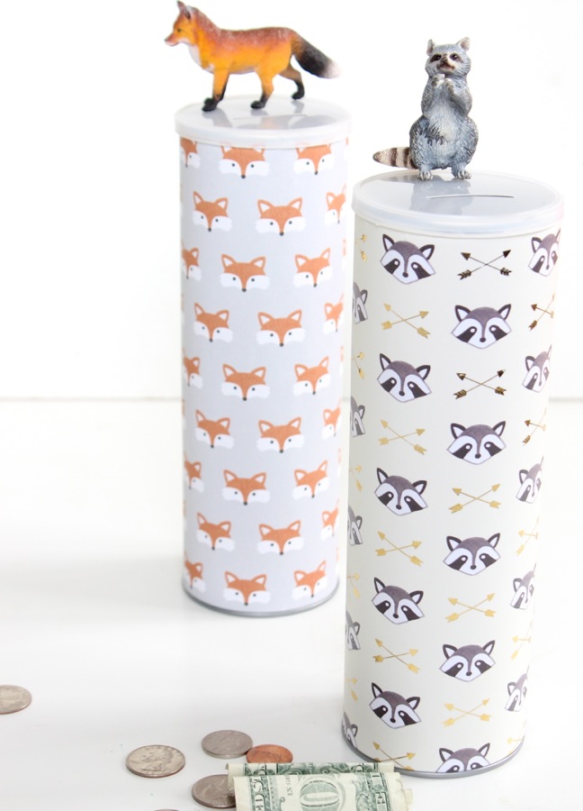 diy-piggy-bank-with-raccoon-and-fox-paper