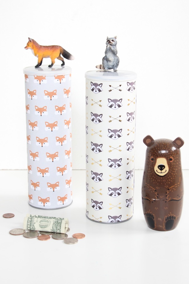 diy-piggy-bank-with-raccoon-and-fox-paper