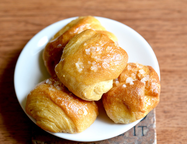fresh-baked-bread-rolls
