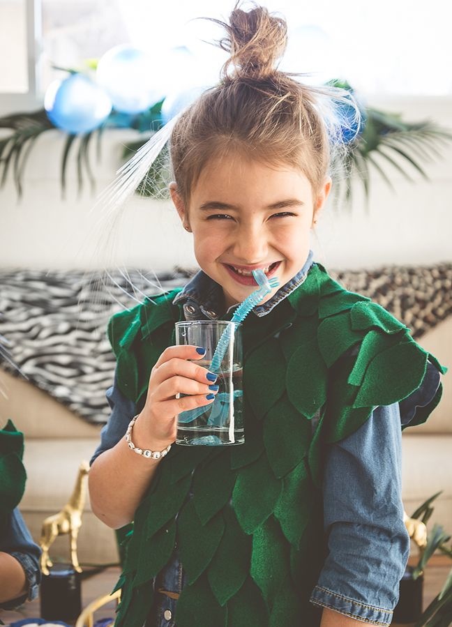 girl-with-leaf-vest-and-blue-giraffe-straws