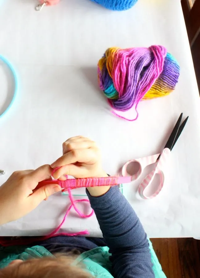 pink-yarn-craft-table-embroidery-hoop