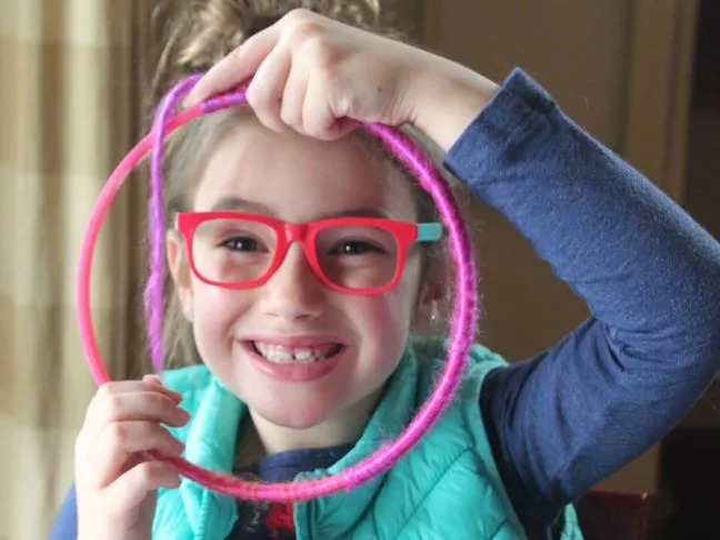 girl-with-glasses-and-embroidery-hoop-with-yarn