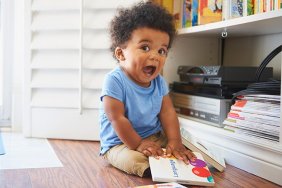 when do babies sit up