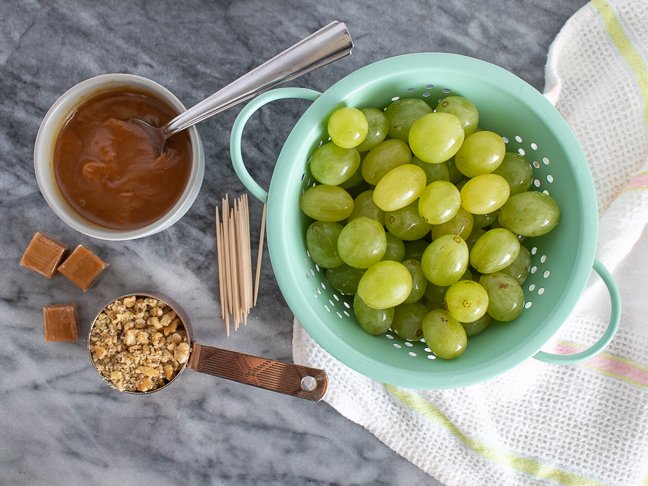 These Easy Caramel “Apple” Grapes are Deliciously Deceiving