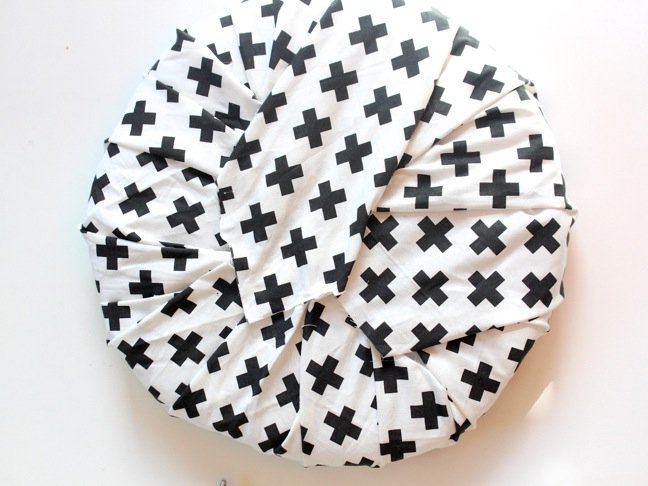 black-and-white-modern-cross-fabric-chair-pad