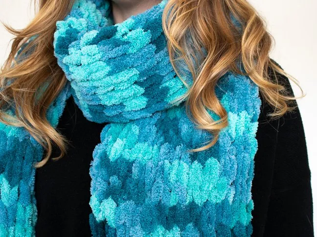 How to Finger Knit a Scarf in Less Than One Hour