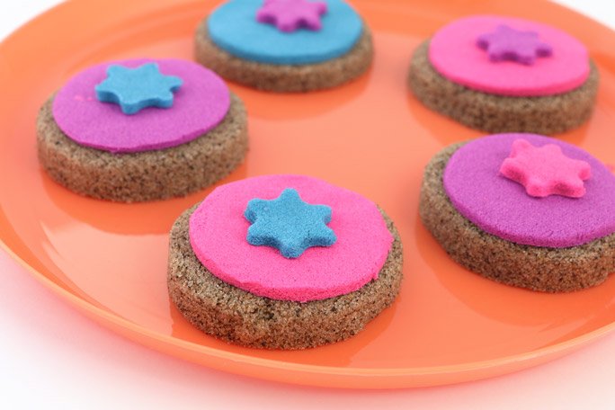 3 Pretend Play Food Ideas You Can Make With Kinetic Sand