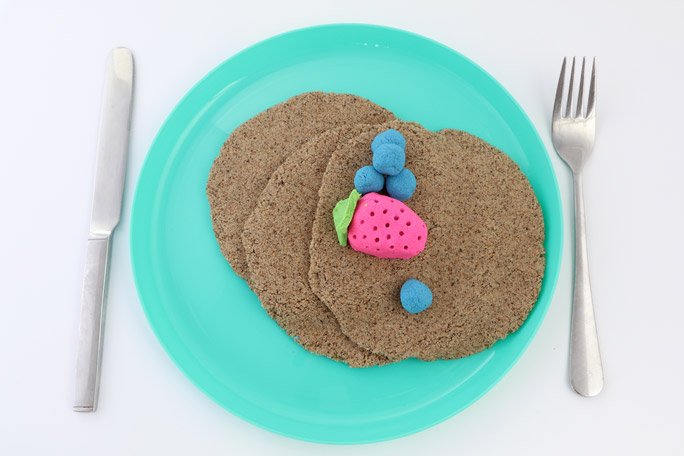 3 Pretend Play Food Ideas You Can Make With Kinetic Sand