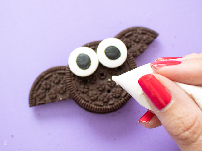 Add Oreo Bats to Spooky Halloween Cupcakes