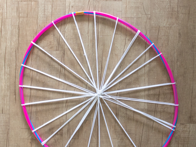 How to Weave a Rug with a Hula Hoop and Old T-Shirts