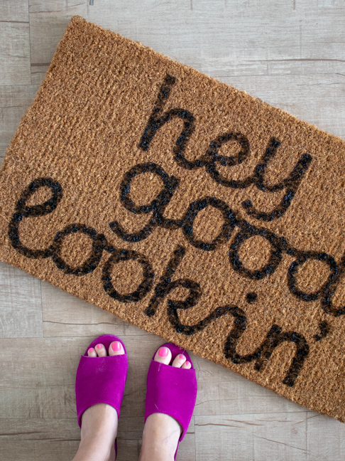 https://www.momtastic.com/wp-content/uploads/sites/5/2019/02/diy-custom-graphic-doormat-2.jpg