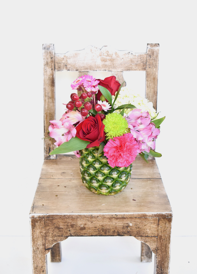 Make This Extra Sweet DIY Pineapple Vase In Less Than 10 Minutes