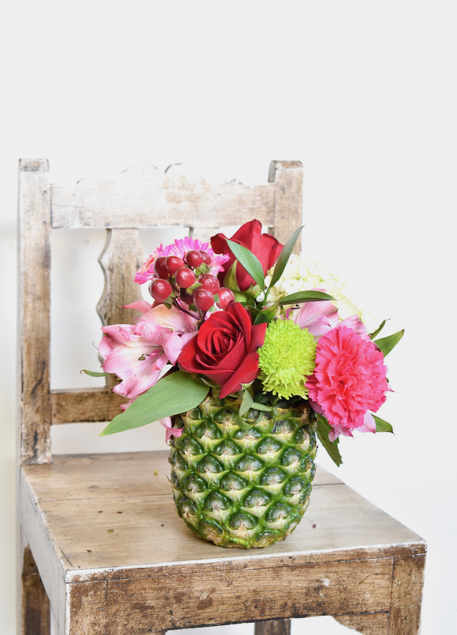 Make This Extra Sweet DIY Pineapple Vase In Less Than 10 Minutes