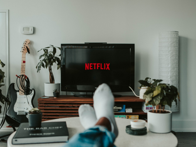 Best Shows To Binge Watch With Your Teens This Summer