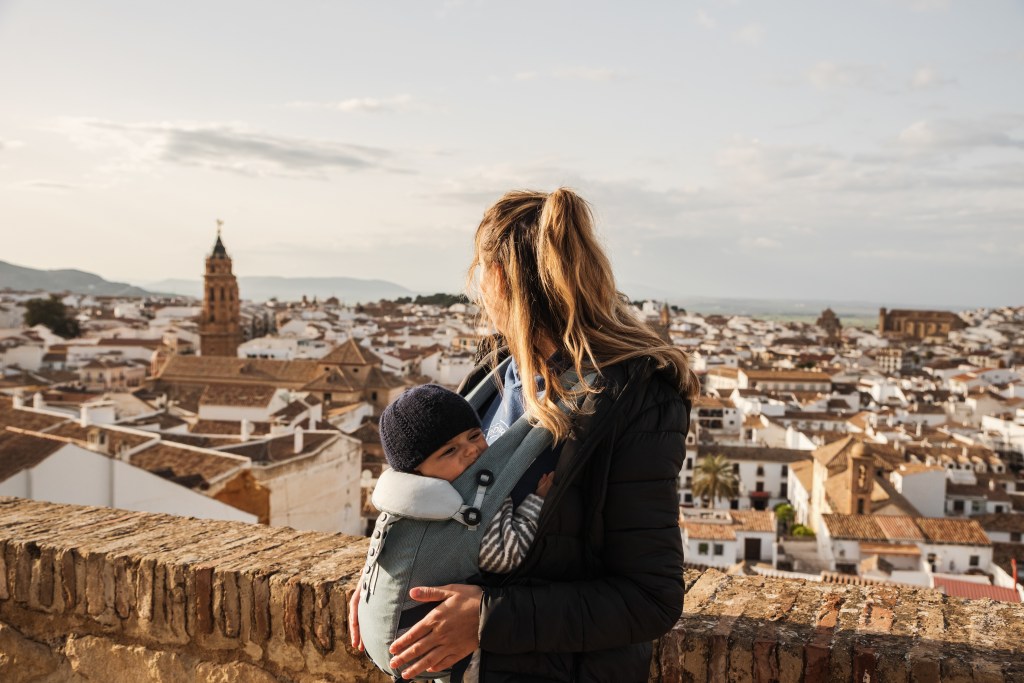 5 Essential Newborn Travel Tips for Moms on the Go