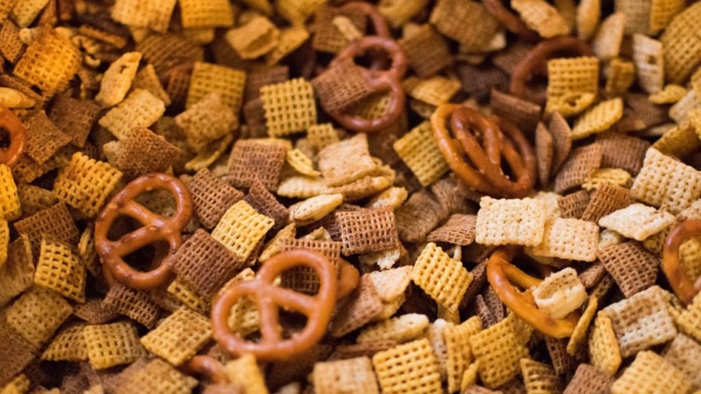 Easy Snack Mix Recipes for Your Super Bowl Party