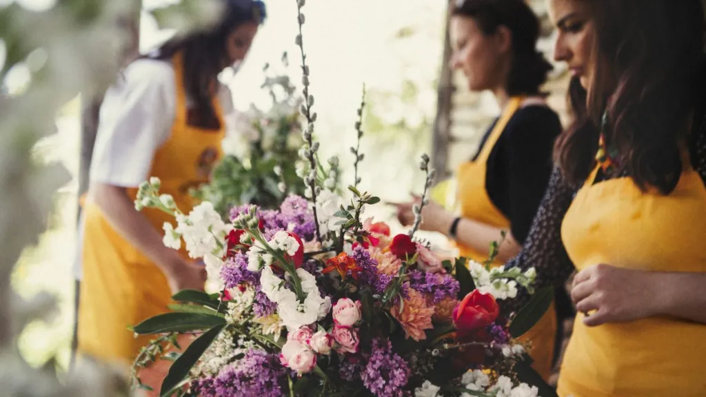 Learning flower arranging, making beautiful bouquets with your own hands