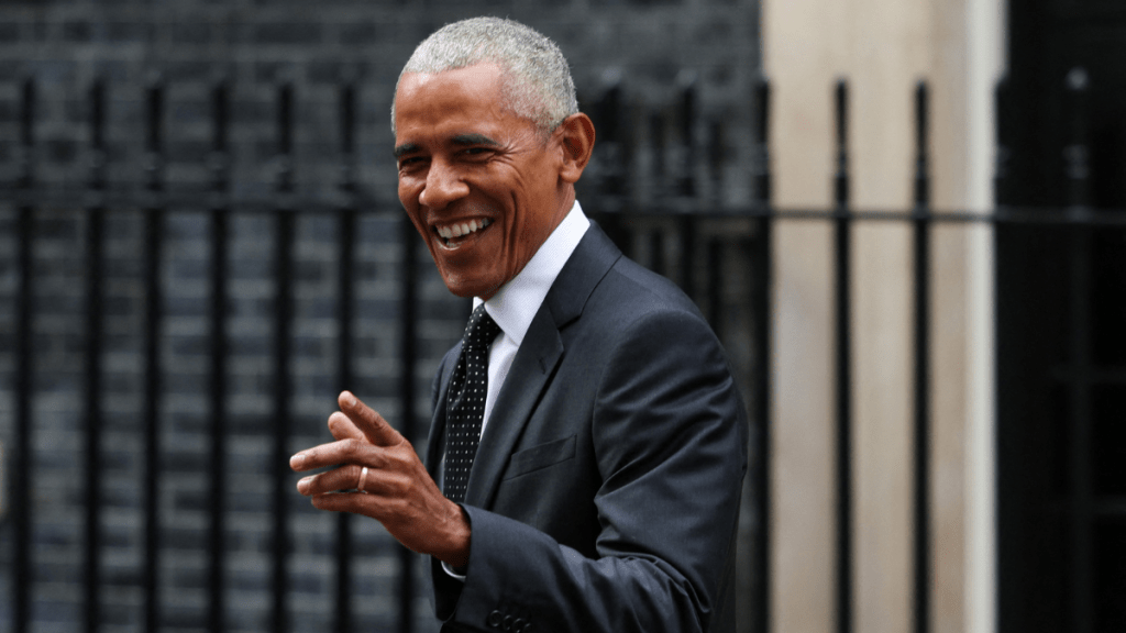 Barack Obama photobomb kids cherry blossom shoot