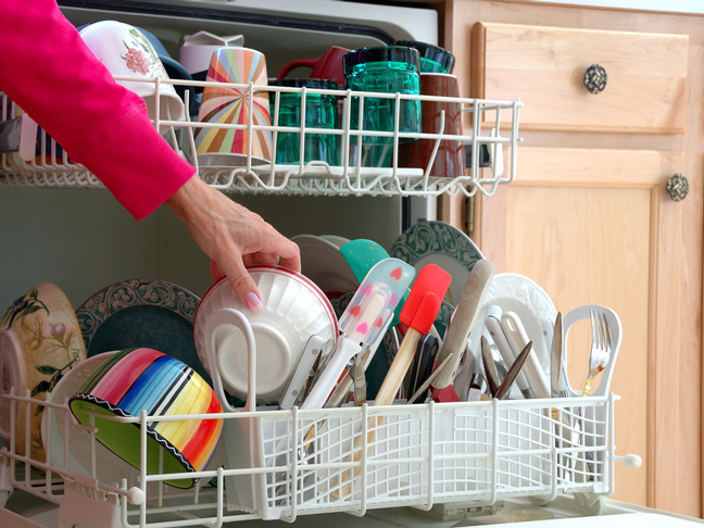 Clean Dishwasher with Vinegar and Baking Soda