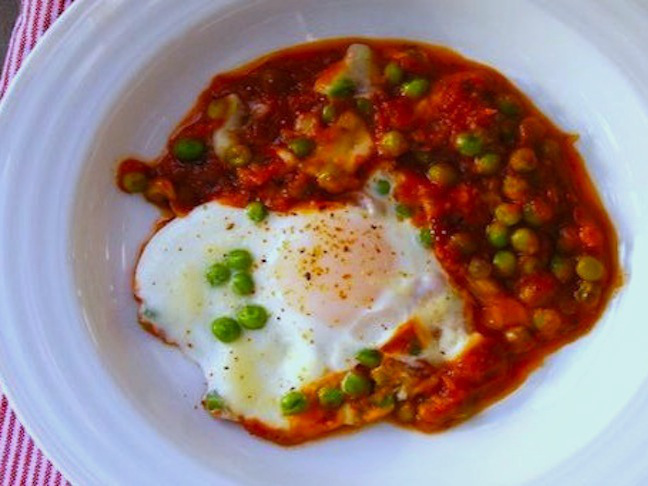 Egg Marinara With Peas