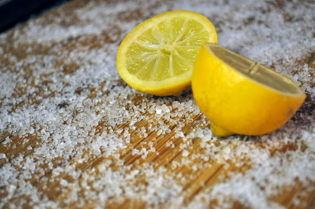 Clean Your Cutting Boards With Lemon and Salt