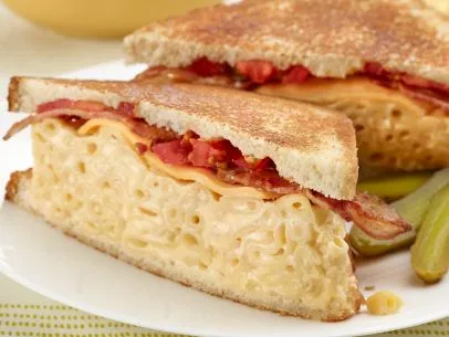 Bacon Mac and Cheese Grilled Cheese