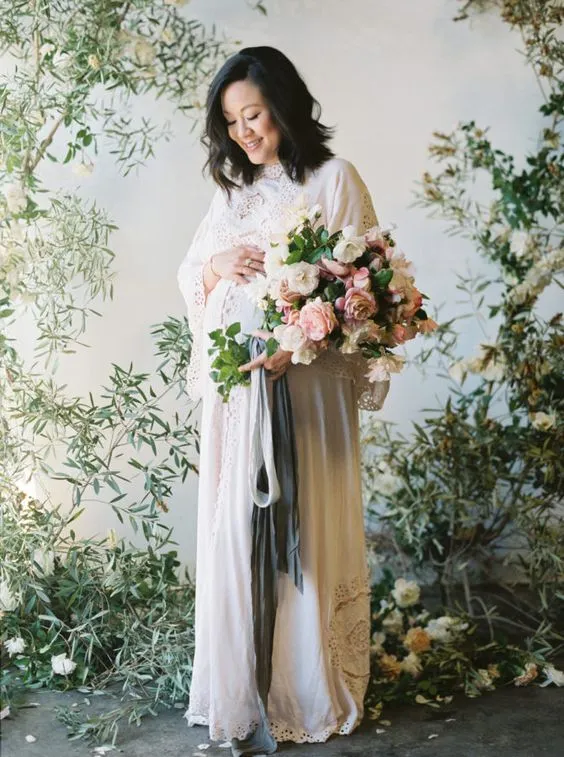 Flowers and Foliage Maternity Photo Idea