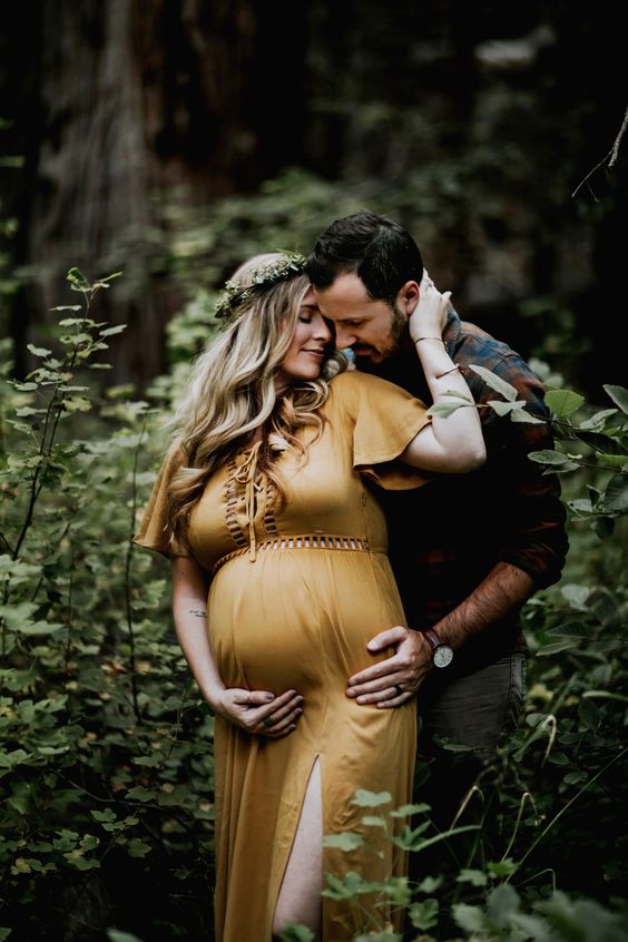 Bohemian Maternity Photo Idea