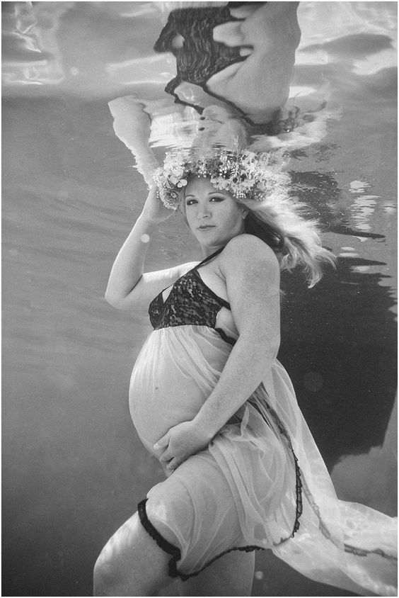 Underwater Maternity Photo Idea