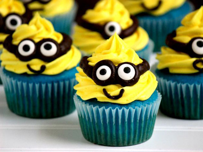 Icing Minion Cupcakes