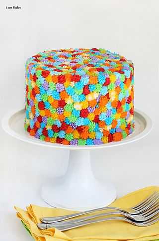 Go Full Floral for a Perfect Tea Party Cake 