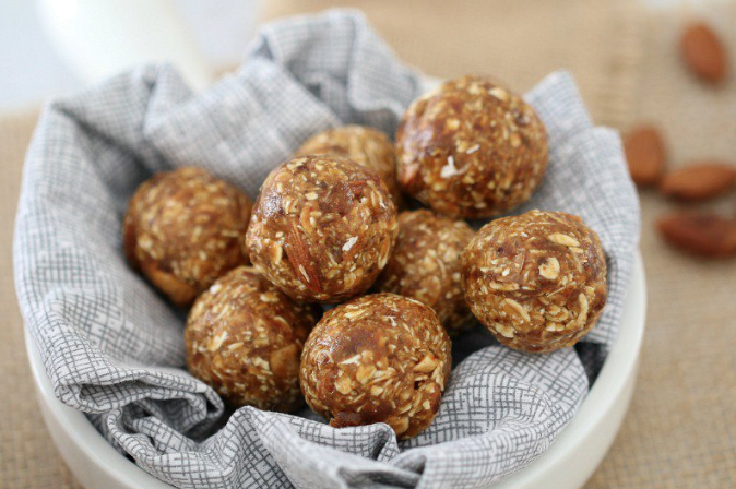 Nutty Oat and Date Energy Balls