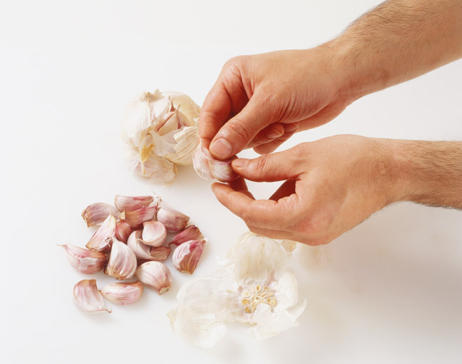 Microwave Garlic for Fast Peeling