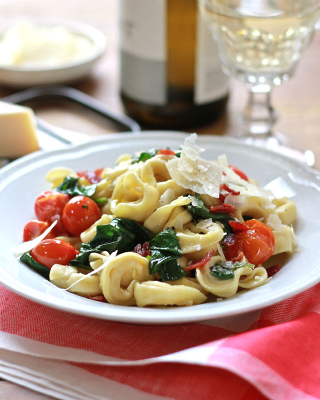 Tortellini with Spinach and Tomatoes