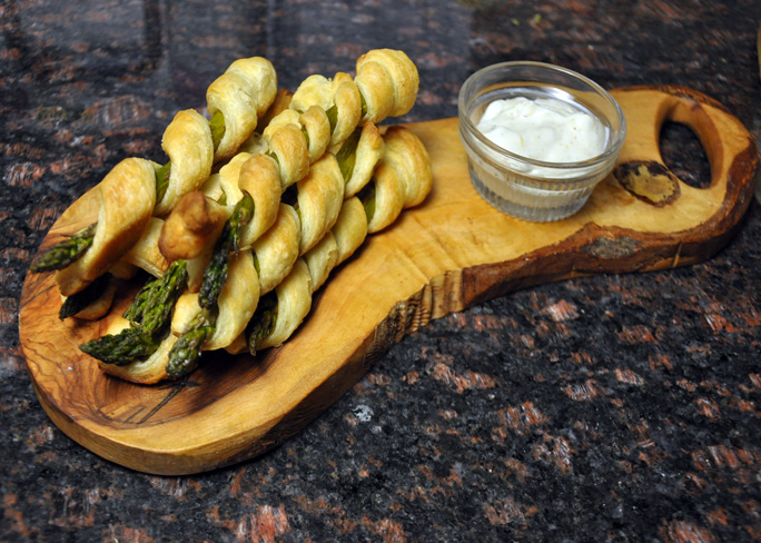 Asparagus Pastry Sticks with Lemon Dipping Sauce Recipe