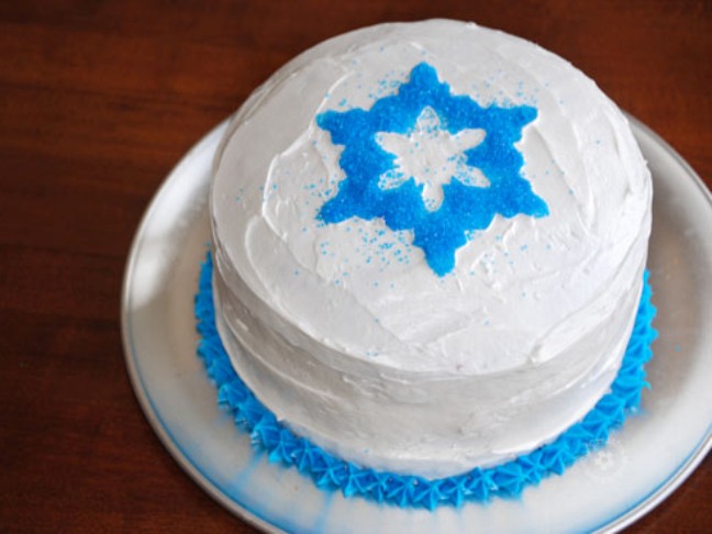 Easy Snowflake Cake from One Creative Mommy