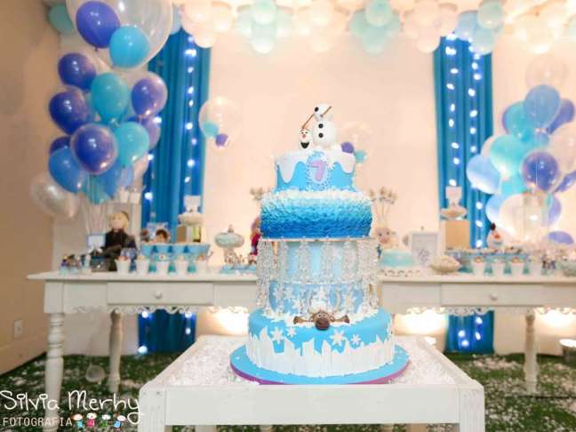 Detailed Frozen Cake from Lica Lima