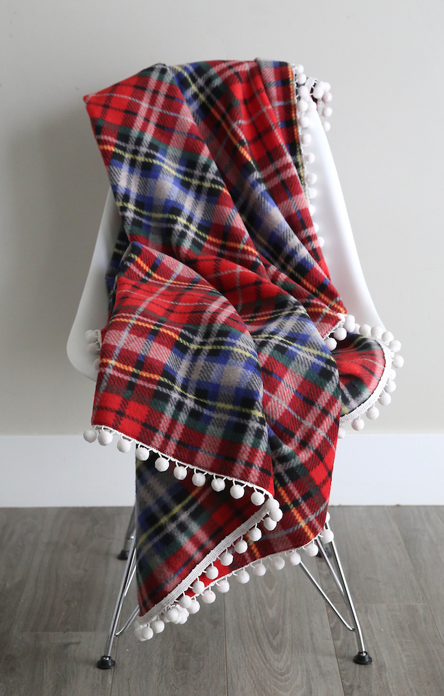 DIY Pom Pom Throw Blanket