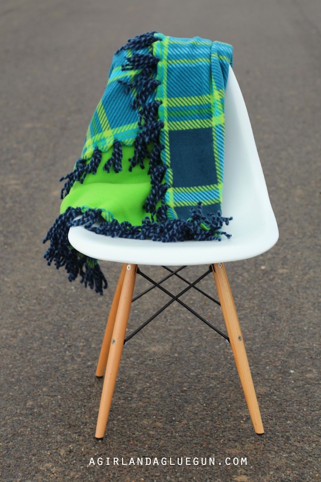 DIY Yarn Tassel Fleece Throw Blanket