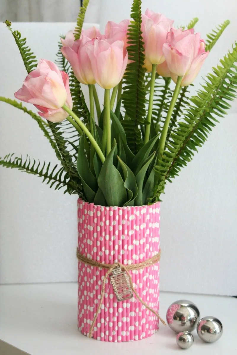 Make a DIY Straw Vase Arrangement