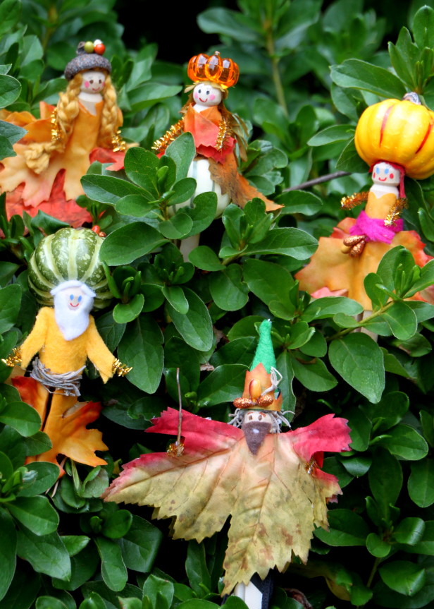 Leaf Dolls