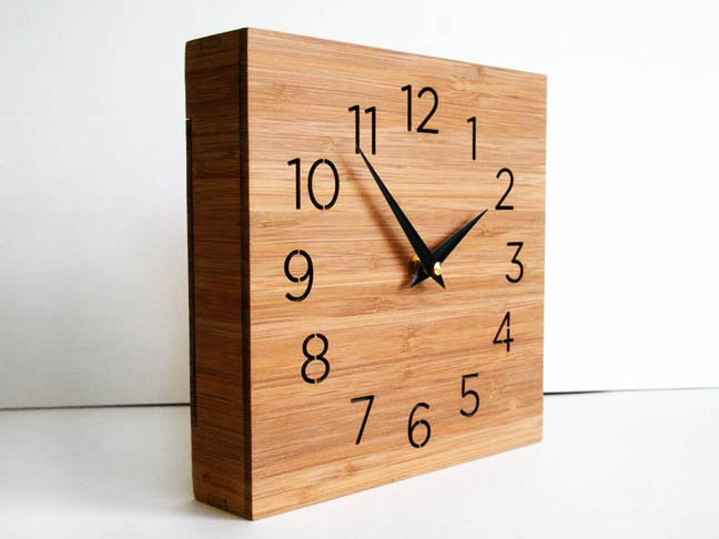 Simple Modern Clock from DecoyLab