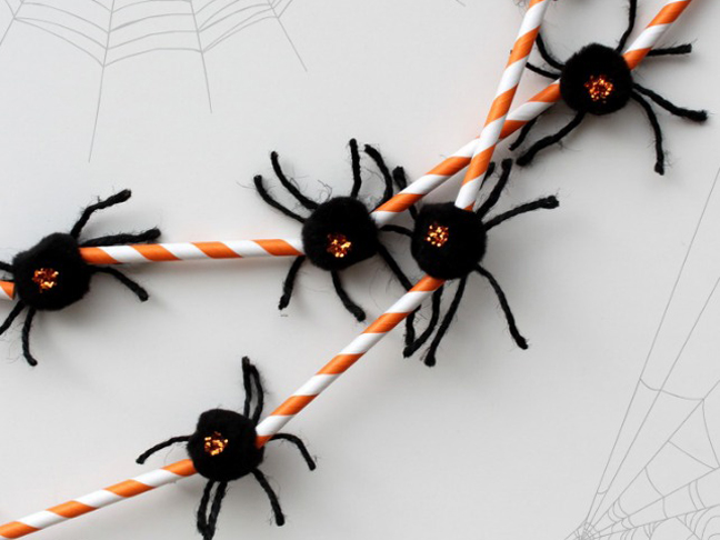 Spider Straw Garland