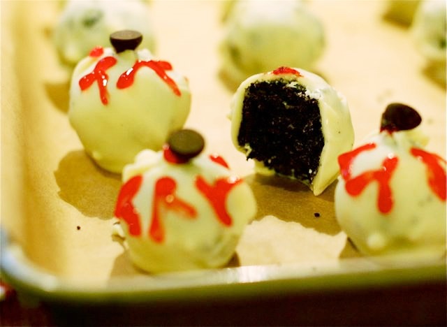 Oreo Truffle Eyeballs