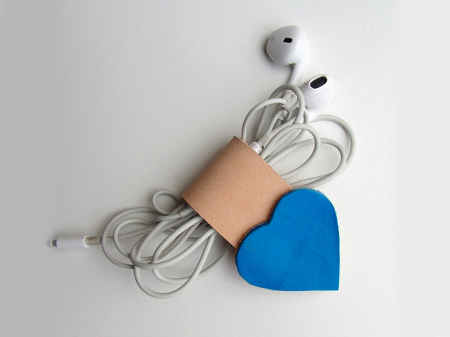 4 Leather Heart Cable Organizer