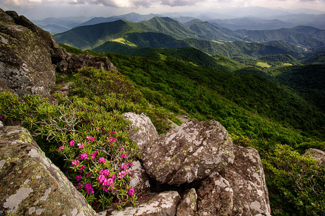 3) Highlands, North Carolina (Blue Ridge Mountains)